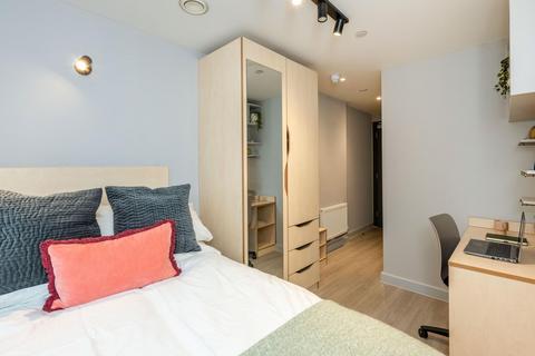 1 bedroom in a flat share to rent, Stour Road, London E3