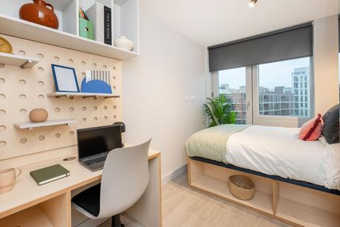 1 bedroom in a flat share to rent, Stour Road, London E3