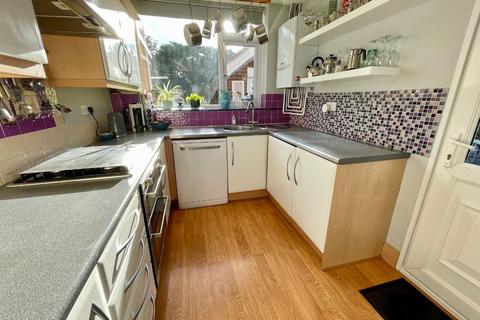 3 bedroom semi-detached house for sale, Hillary Crescent, Luton, Bedfordshire, LU1 5JH