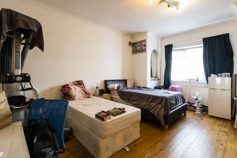 3 bedroom ground floor flat for sale, Finchley Lane, London, NW4
