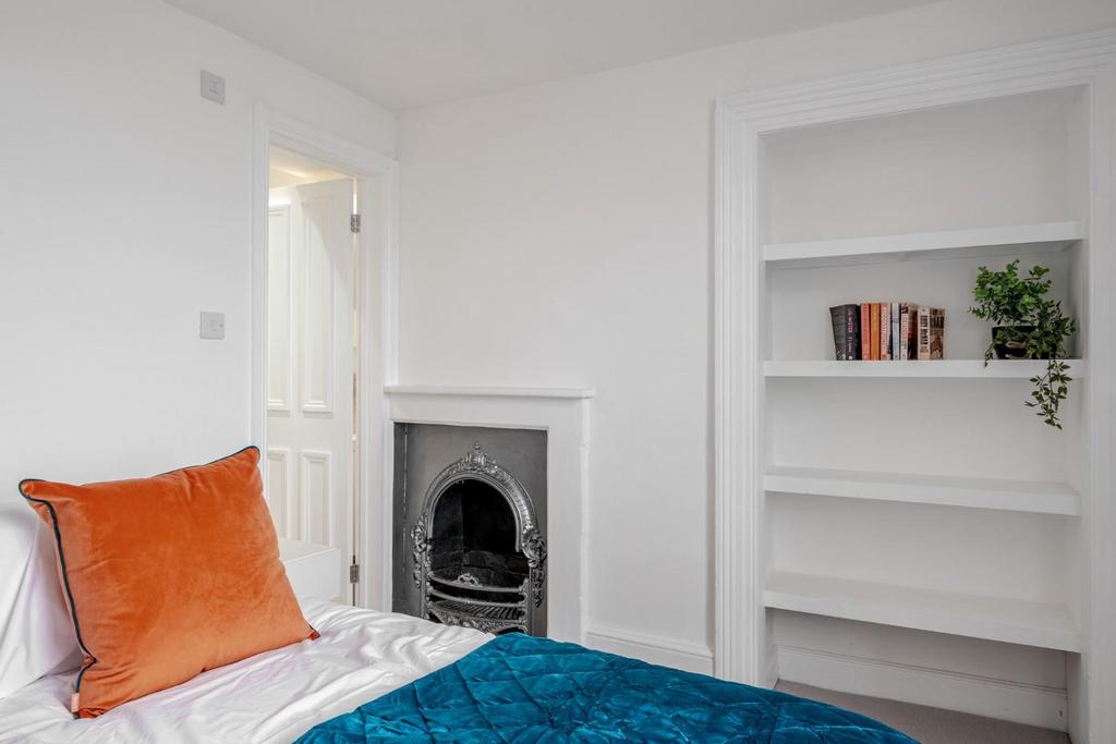 Bedroom 1ii
