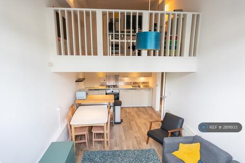 Schoolhouse Yard, London, SE18