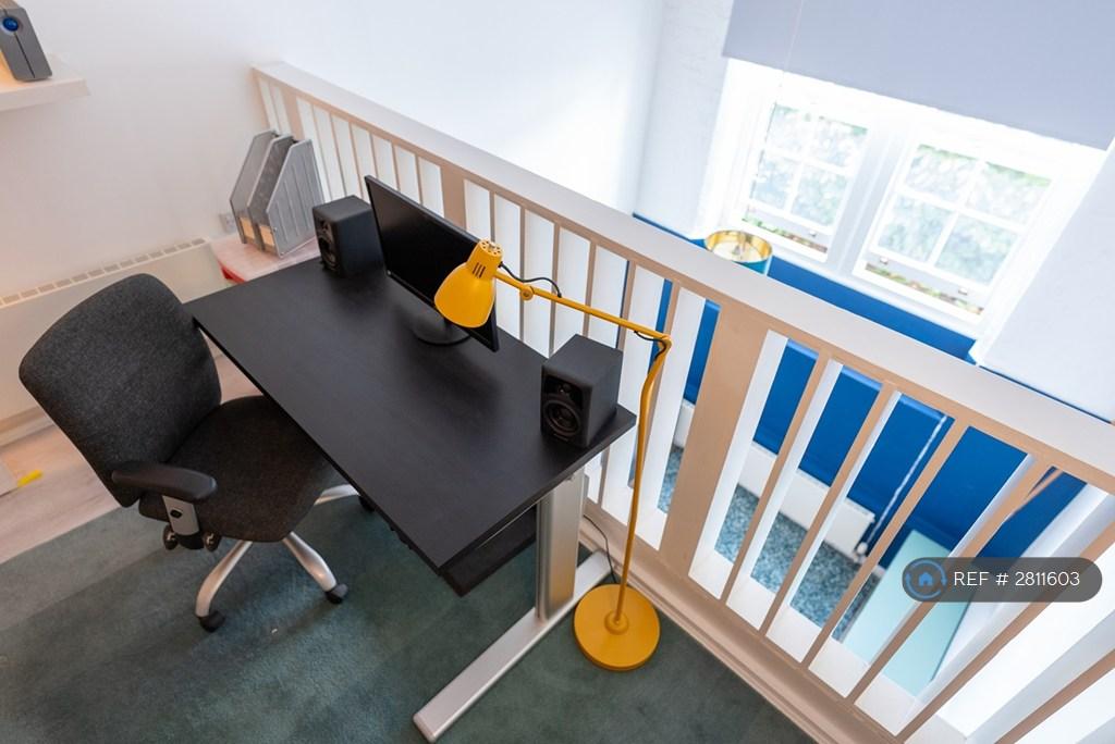 Mezzanine/Hobby Room