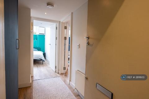 2 bedroom maisonette to rent, Schoolhouse Yard, London, SE18