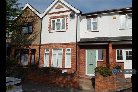 3 bedroom terraced house to rent, Kendall Avenue, Beckenham, BR3
