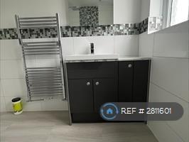 Main bathroom 2