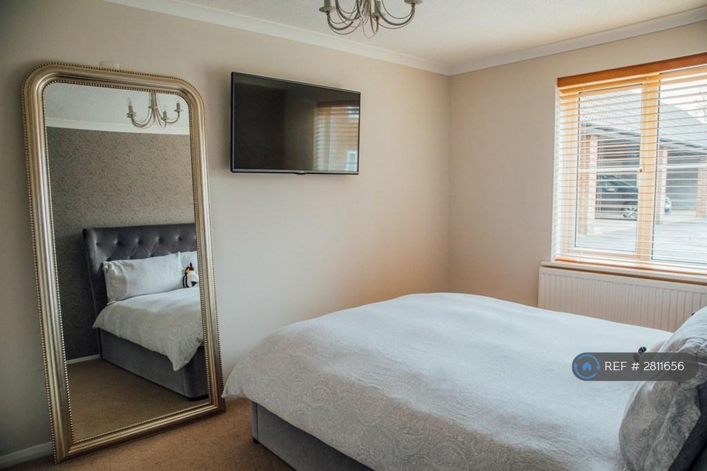 Main Double Bedroom
