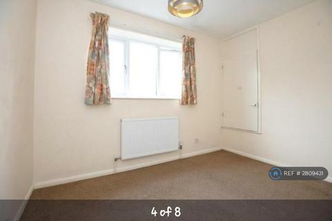 2 bedroom semi-detached house to rent, Barge Close, Wigston, LE18