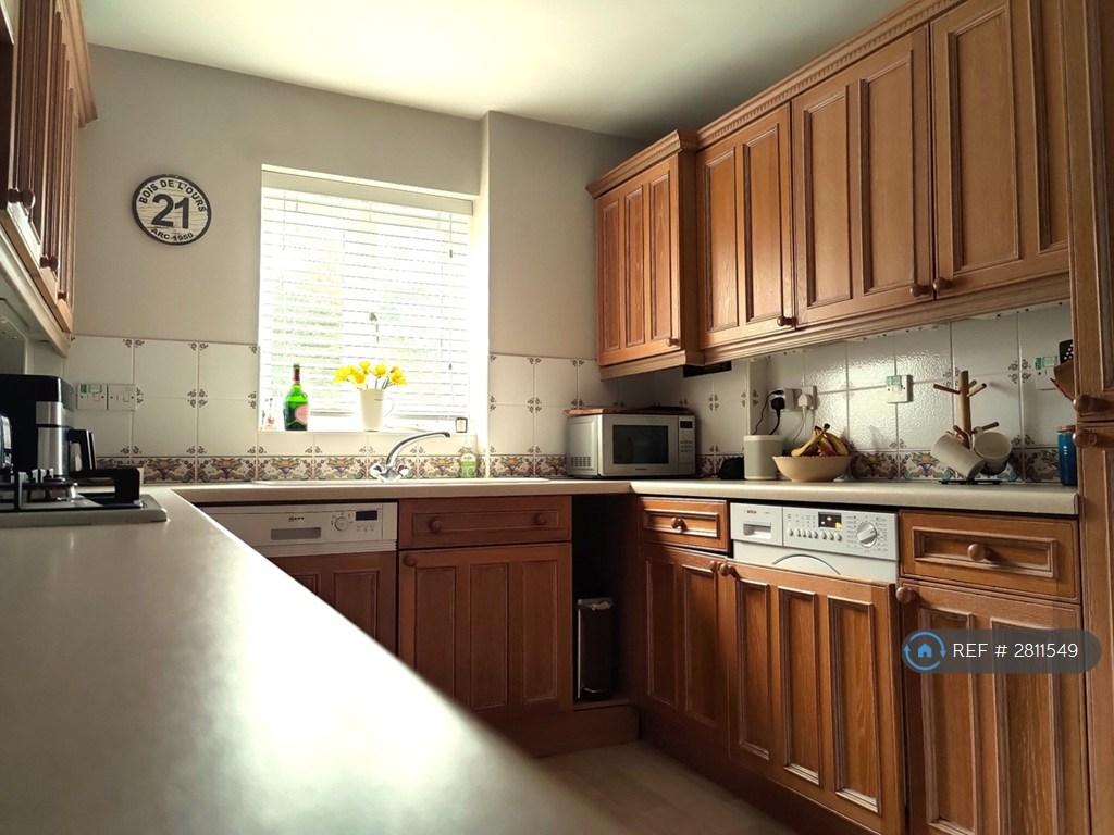 Paula Rosa Fitted Kitchen