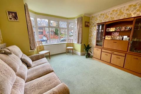 4 bedroom detached house for sale, Cutenhoe Road, Luton, Bedfordshire, LU1 3NG