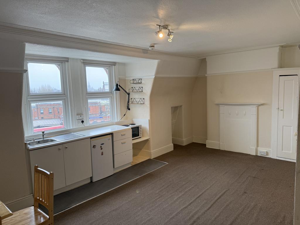 Bedsit to rent North End Road, London NW11