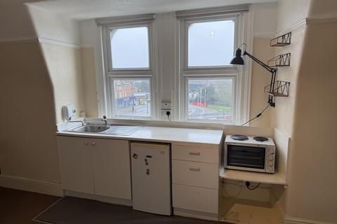 Flat to rent, London, NW11