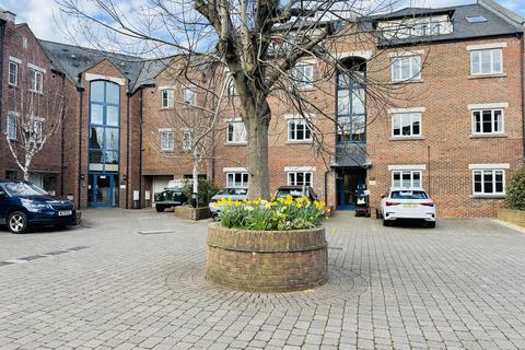Geoffrey Farrant Walk, TAUNTON