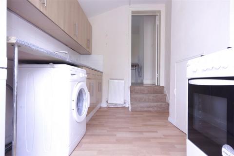 3 bedroom apartment to rent, Kensington Gardens, Ilford, IG1