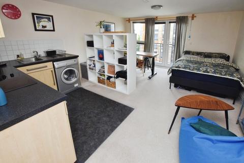 Studio for sale, New North Road