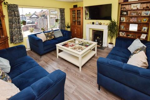 4 bedroom semi-detached house for sale, Woolsery Avenue