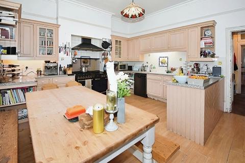 undefined, Broadclyst