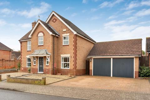 4 bedroom detached house for sale, Mavoncliff Drive, Tattenhoe, MK4