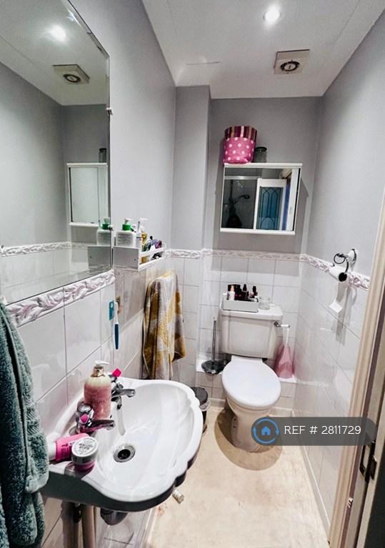 En-Suite Bathroom