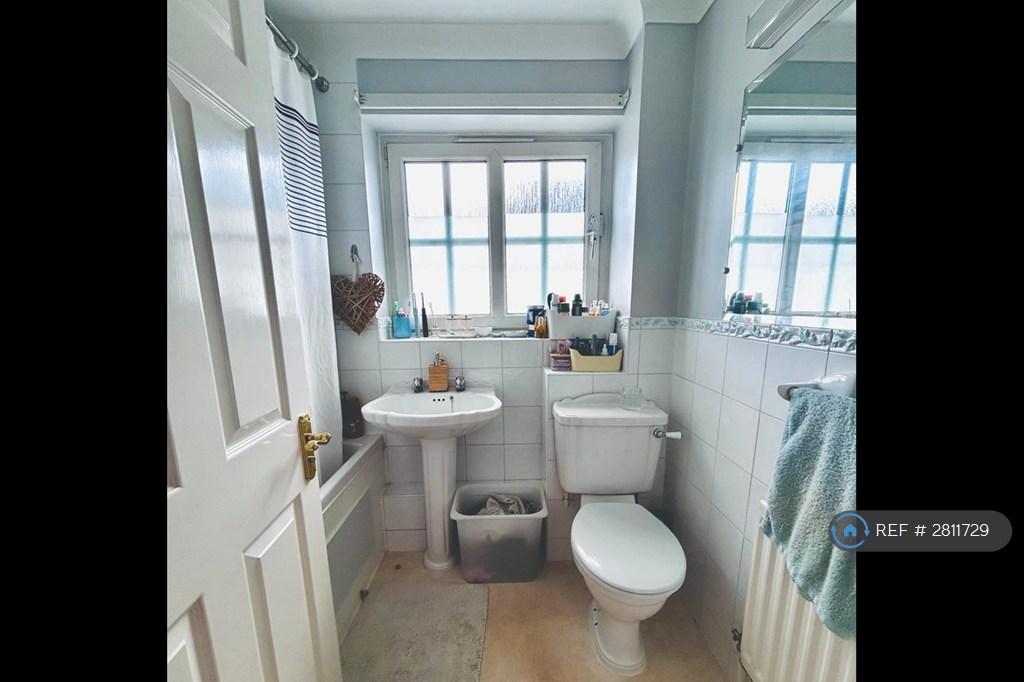 1st Floor Common Bathroom With Bathtub