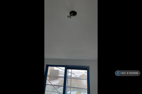 2 bedroom flat to rent, Westgate Apartments, London, E16