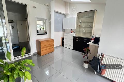 undefined, Peterborough Road, London, E10