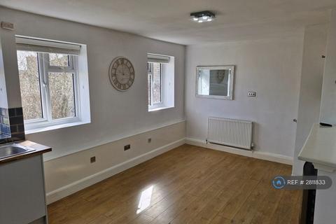 1 bedroom flat to rent, Nailsworth Crescent, Merstham, Redhill, RH1