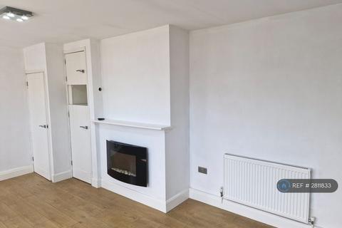 1 bedroom flat to rent, Nailsworth Crescent, Merstham, Redhill, RH1