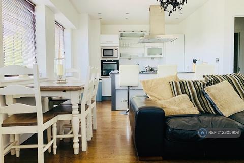 2 bedroom flat to rent, York Road, London, SW11