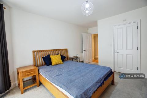 2 bedroom flat to rent, Trinity Road, London, SW17