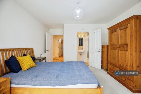 2 bedroom flat to rent, Trinity Road, London, SW17