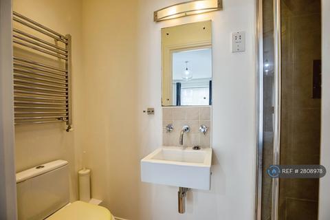 2 bedroom flat to rent, Trinity Road, London, SW17