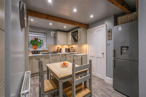 2 bedroom end of terrace house for sale, Halifax Road, Huddersfield HD3