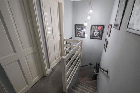 2 bedroom end of terrace house for sale, Halifax Road, Huddersfield HD3