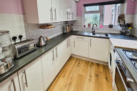 2 bedroom apartment for sale, Redhill Drive, Bournemouth BH10