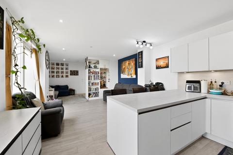 3 bedroom flat for sale, Alexandra Road, Hounslow, TW3