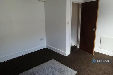 2 bedroom flat to rent, Regent Court, Hinckley, LE10