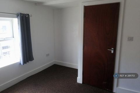 2 bedroom flat to rent, Regent Court, Hinckley, LE10