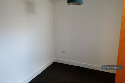 2 bedroom flat to rent, Regent Court, Hinckley, LE10