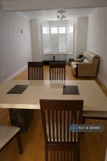 4 bedroom terraced house to rent, Lowbrook Road, London, IG1