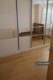 4 bedroom terraced house to rent, Lowbrook Road, London, IG1