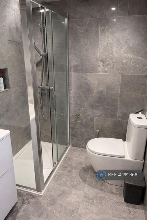 En-Suite Bathroom