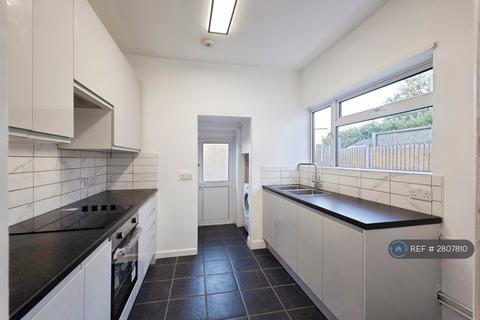 3 bedroom semi-detached house to rent, Sandringham Road, London, NW11