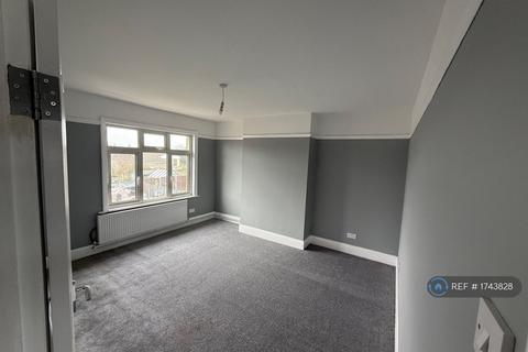 2 bedroom flat to rent, Coppins Road, Clacton-On-Sea, CO15