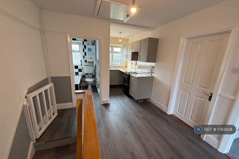2 bedroom flat to rent, Coppins Road, Clacton-On-Sea, CO15
