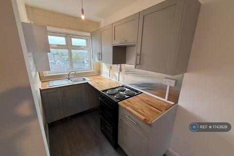 2 bedroom flat to rent, Coppins Road, Clacton-On-Sea, CO15