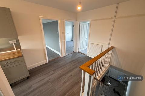 2 bedroom flat to rent, Coppins Road, Clacton-On-Sea, CO15