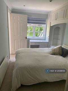 1 bedroom flat to rent, Paternoster Row, London, RM4