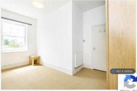 2 bedroom flat to rent, West Hampstead, London, NW6