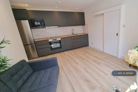 2 bedroom flat to rent, Farnham Road, Guildford, GU2